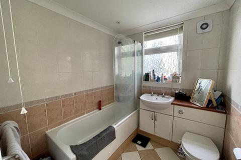 2 bedroom flat to rent, Ford Court, Beaulieu Road