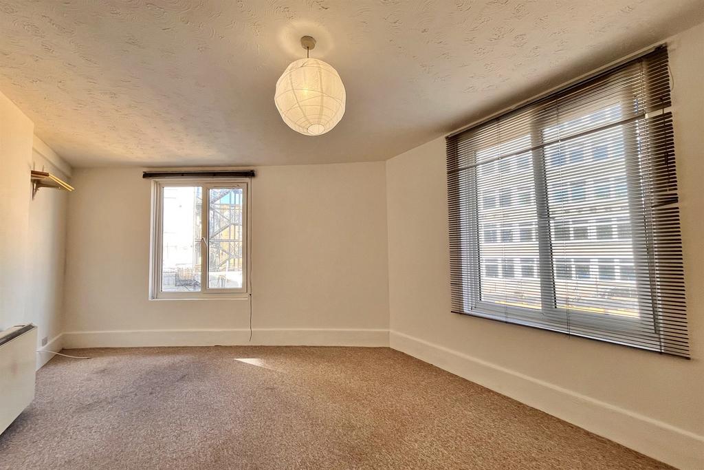 Apartment in Bournemouth, Lansdowne - View 2