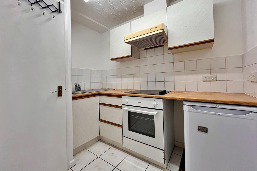 Apartment in Bournemouth, Lansdowne - View 3