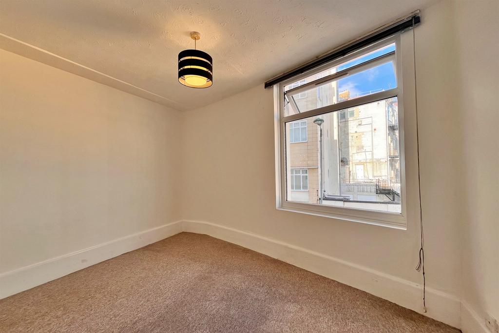 Apartment in Bournemouth, Lansdowne - View 4