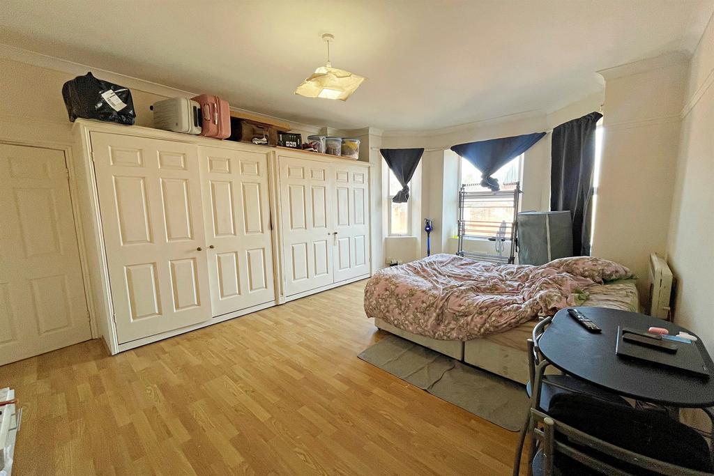 Bedroom/ Living Spac