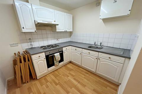 4 bedroom flat to rent, Bournemouth