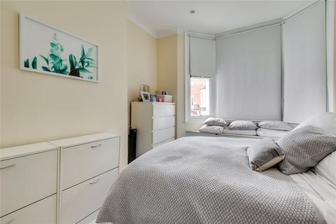 1 bedroom flat to rent, Waldemar Avenue, Fulham, London