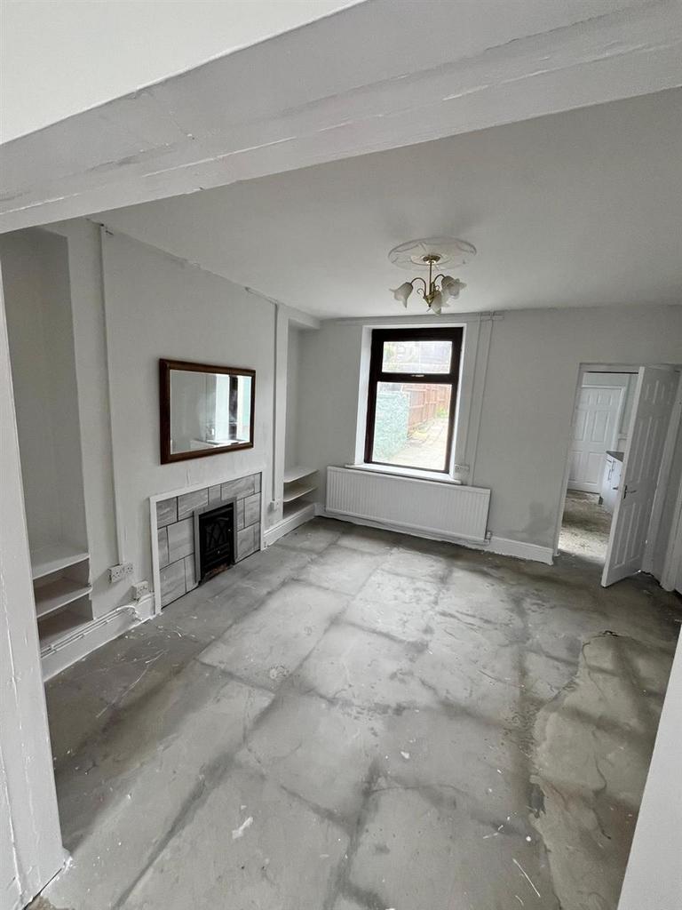 Prospect Place, Cwmaman, Aberdare 3 bed terraced house to rent £695