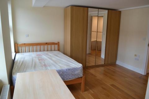 3 bedroom maisonette to rent, Cato Road, Clapham, London, SW4 7TT