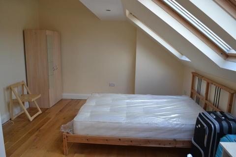 3 bedroom maisonette to rent, Cato Road, Clapham, London, SW4 7TT