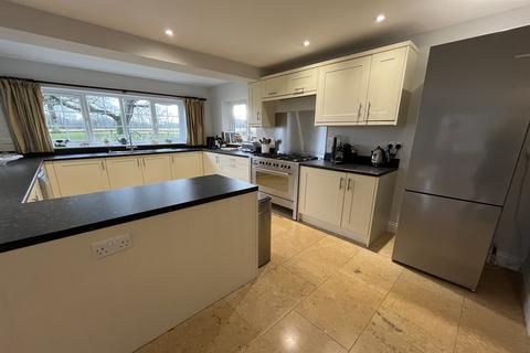 4 bedroom detached house to rent, Monk Sherborne, Hampshire