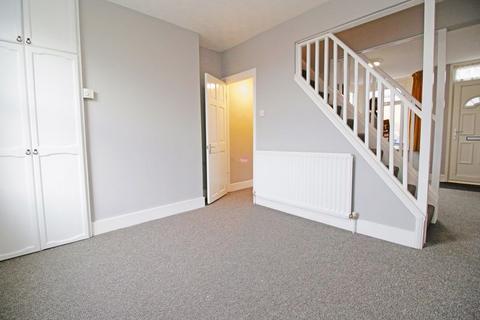2 bedroom terraced house to rent, Seymour Road, Chatham