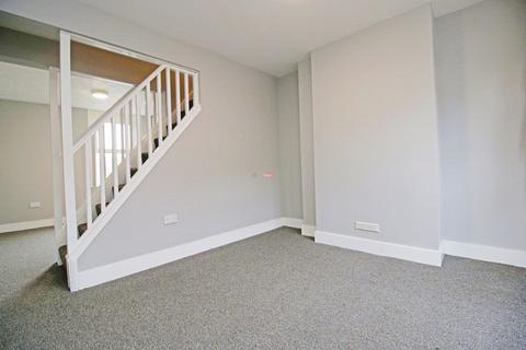 2 bedroom terraced house to rent, Seymour Road, Chatham