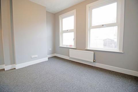 2 bedroom terraced house to rent, Seymour Road, Chatham