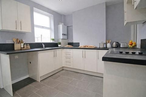 2 bedroom terraced house to rent, Seymour Road, Chatham