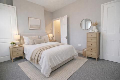 2 bedroom terraced house to rent, Seymour Road, Chatham