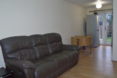 2 bedroom mews to rent, Satanita Close, West Beckton, London, E16