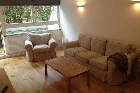 3 bedroom flat to rent, Carnoustie Drive, London