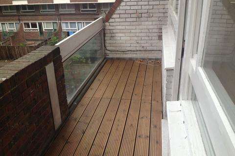 3 bedroom flat to rent, Carnoustie Drive, London