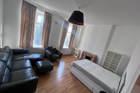 3 bedroom flat to rent, Caledonian Road, London