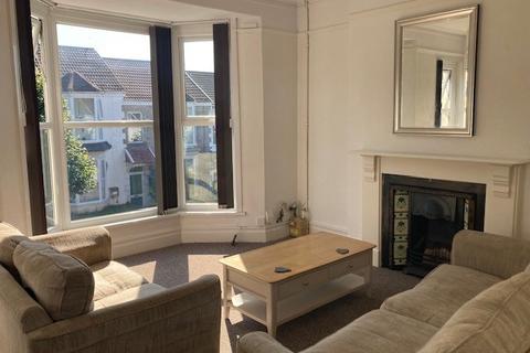 2 bedroom flat to rent, Top Floor Flat   4 Pantygwydr Road Uplands Swansea