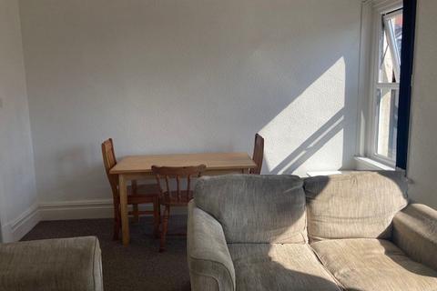 2 bedroom flat to rent, Top Floor Flat   4 Pantygwydr Road Uplands Swansea