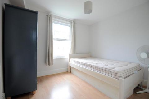 3 bedroom maisonette to rent, Copleston Road, London, SE15 4AG