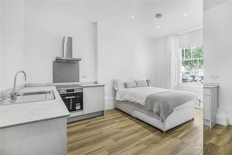 Studio to rent, Regent Square, London, WC1H