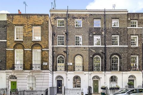 Studio to rent, Regent Square, London, WC1H