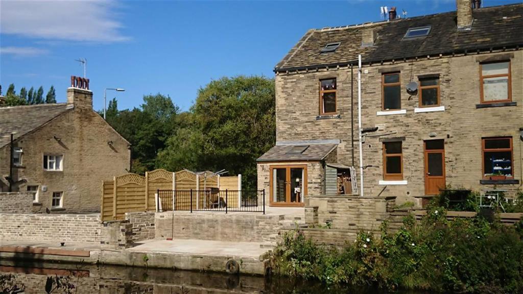 Park Road, Elland, West Yorkshire, HX5 3 bed end of terrace house £