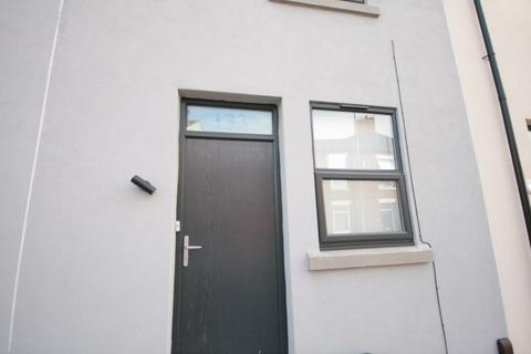2 bedroom mews to rent, London Road, Chesterton