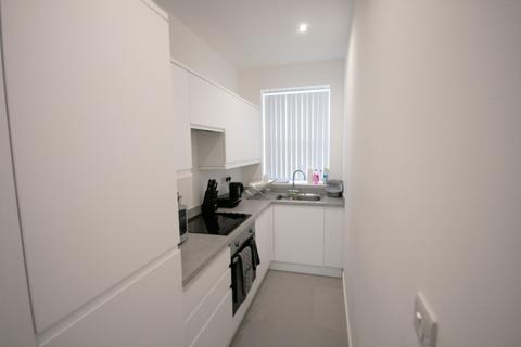 2 bedroom mews to rent, London Road, Chesterton