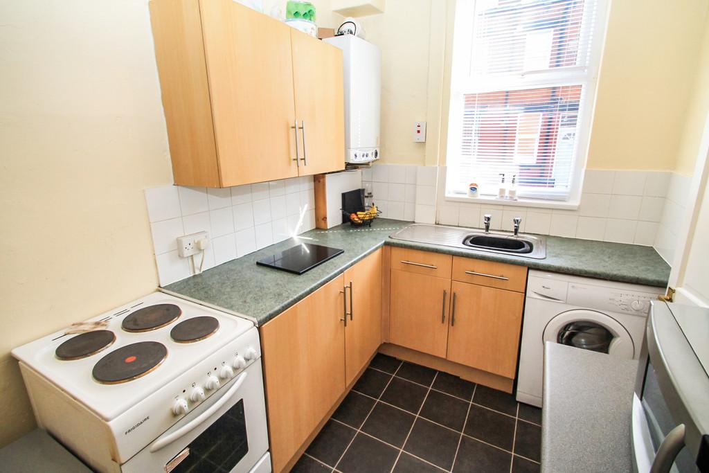 Edinburgh Terrace, Armley 2 bed terraced house - £450 pcm (£104 pw)