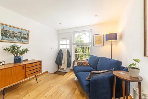 2 bedroom end of terrace house to rent, The Mount Square, Hampstead, London