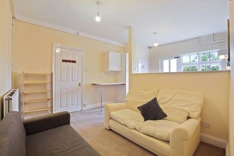 2 bedroom apartment to rent, Mile End Road, London, E1