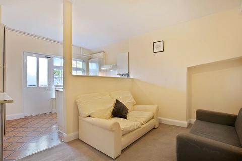 2 bedroom apartment to rent, Mile End Road, London, E1