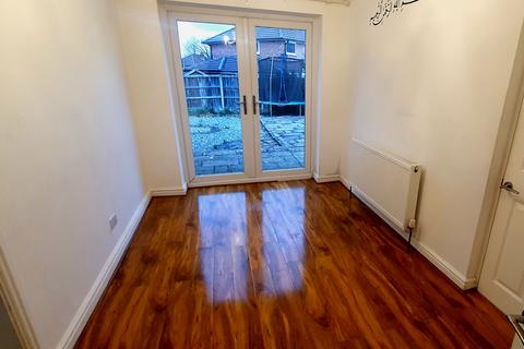 2 bedroom house to rent, Westwood Rd, Heald Green, Cheadle, Cheshire sk8