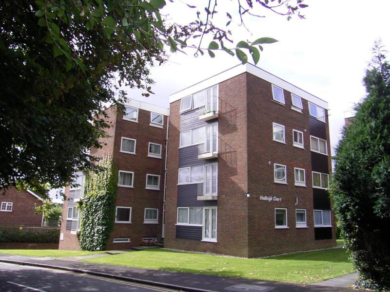 Hadleigh Court, London Road, Brentwood, CM14 4NH 2 bed apartment £895
