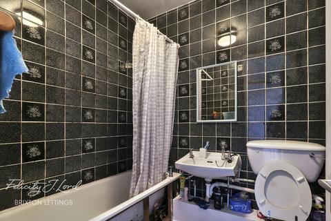 2 bedroom flat to rent, Ferndale Road, London