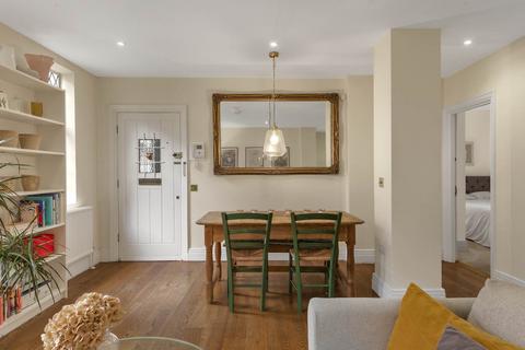 2 bedroom flat for sale, Church Close, Kensington Church Street, London