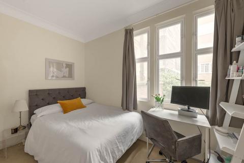 2 bedroom flat for sale, Church Close, Kensington Church Street, London