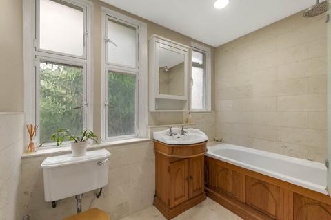 2 bedroom flat for sale, Church Close, Kensington Church Street, London