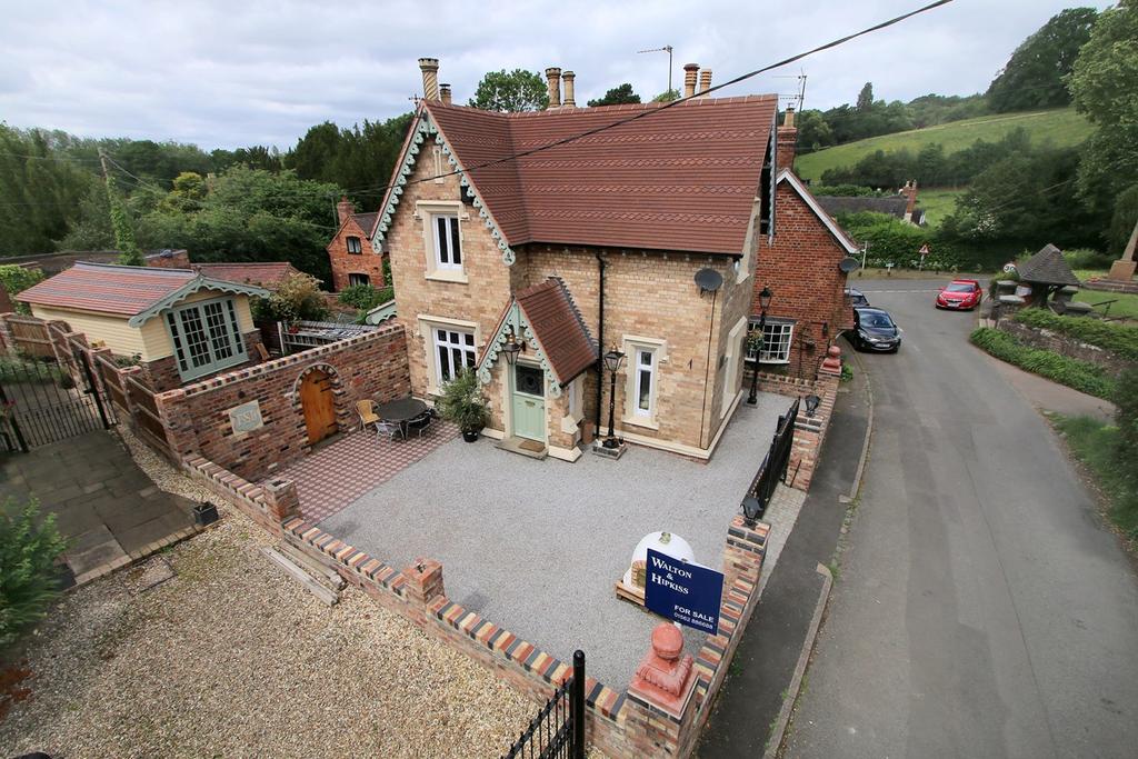 Walton Pool Lane, Clent, STOURBRIDGE, DY9 3 bed detached house £500,000