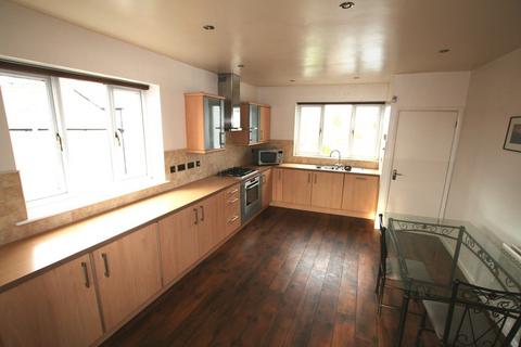 2 bedroom flat to rent, Fox Lane, Fox