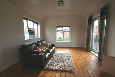 2 bedroom flat to rent, Fox Lane, Fox