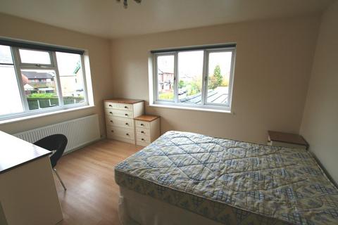 2 bedroom flat to rent, Fox Lane, Fox