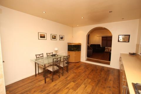 2 bedroom flat to rent, Fox Lane, Fox