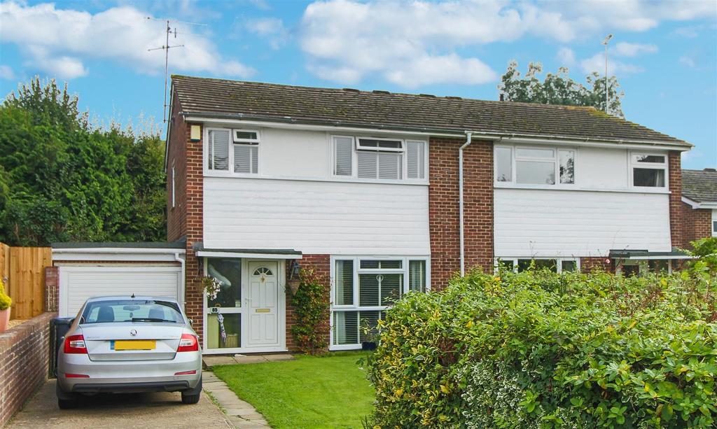 Barnmead, Haywards Heath 3 bed semidetached house £389,995