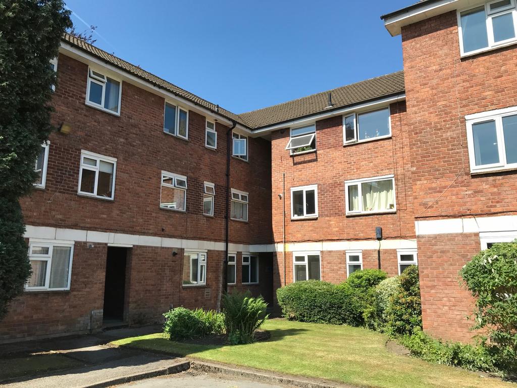 Ashton Lane, Sale M33 2 bed ground floor flat £795 pcm (£183 pw)