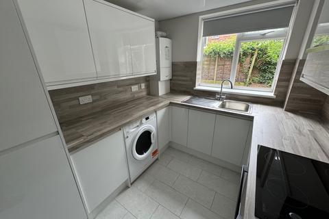 2 bedroom ground floor flat to rent, Ashton Lane, Sale M33