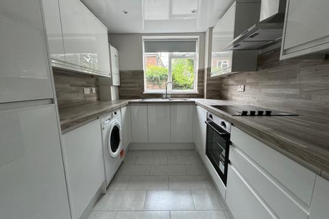 2 bedroom ground floor flat to rent, Ashton Lane, Sale M33