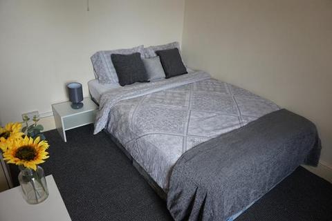 1 bedroom in a house share to rent, Room 4 @ 6 Smallman Road, Crewe, CW2 7NU