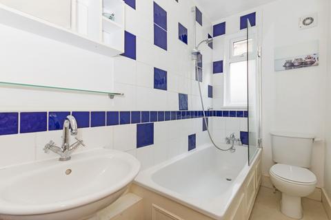 2 bedroom flat to rent, Daphne Street, Wandsworth, SW18