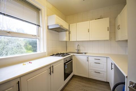 2 bedroom flat to rent, Alma Road, Winton